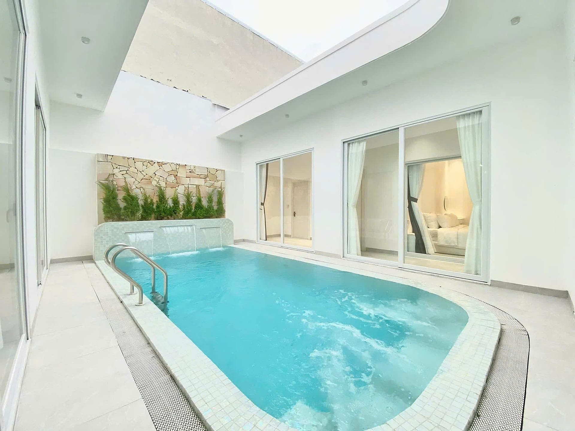 B Villa Luxury • Bể Bơi Trong Nhà & Ánh Sáng Tuyệt Mỹ